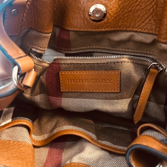 Burberry leather and cloth very clean inside and out still like new small size - Picture 3 of 8